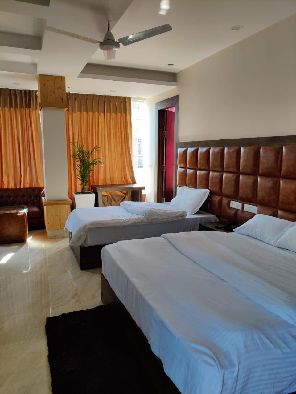 Hotel Maira Dehradun Bagian luar foto