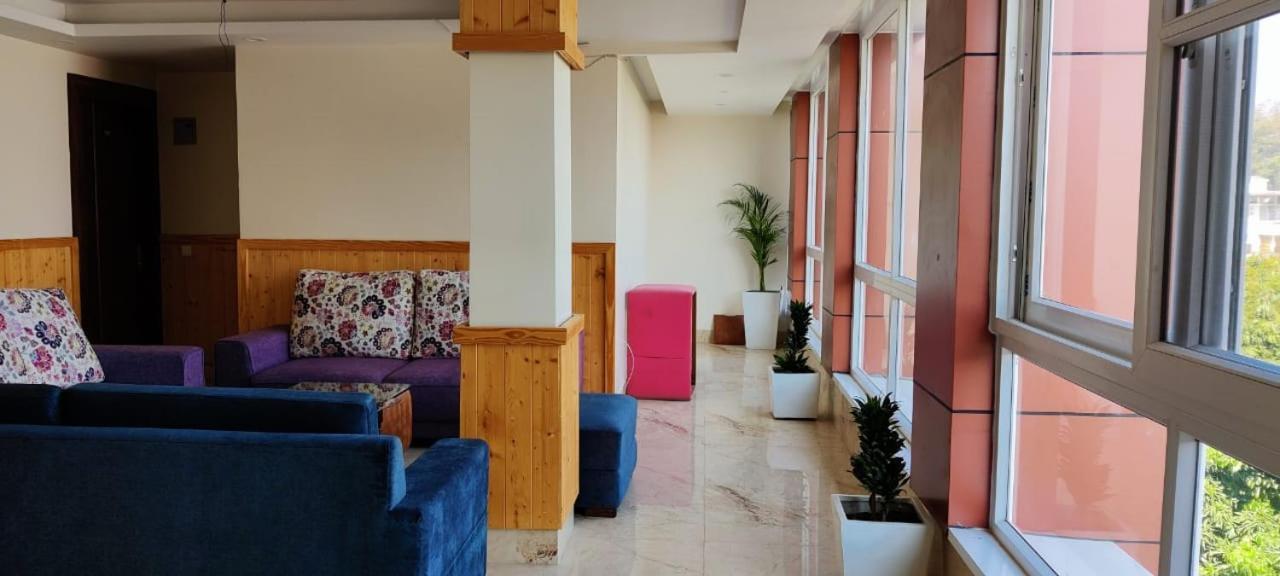 Hotel Maira Dehradun Bagian luar foto