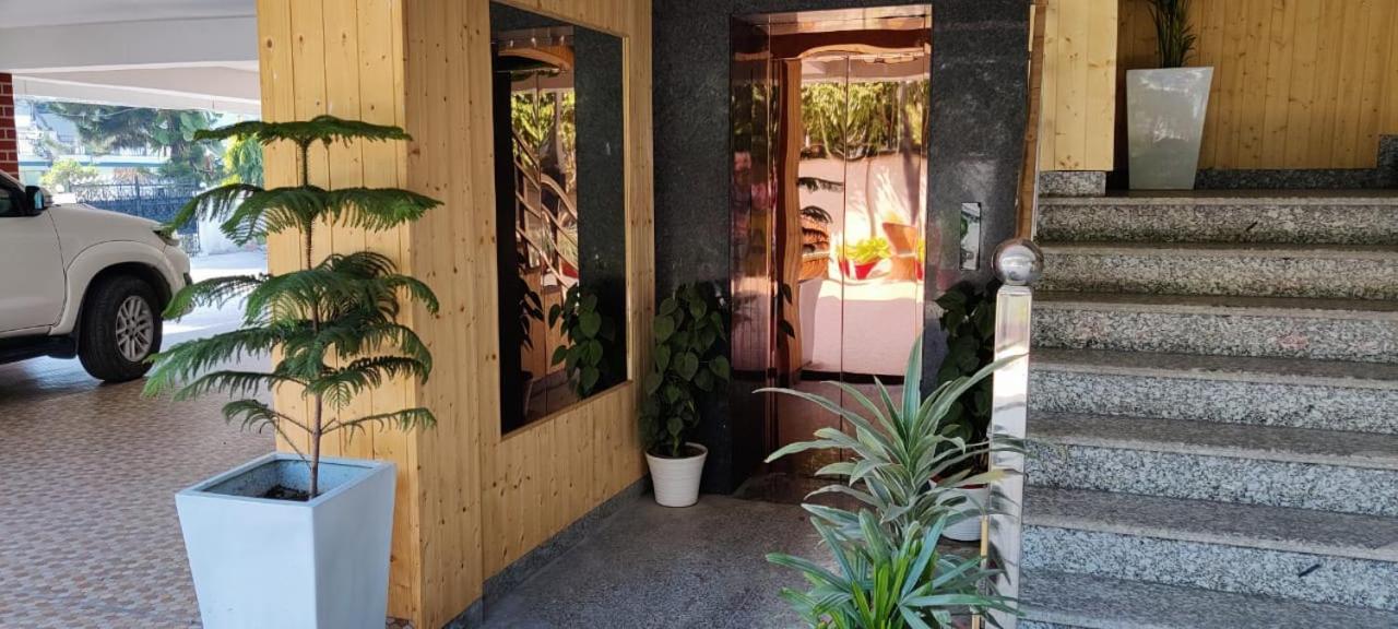 Hotel Maira Dehradun Bagian luar foto