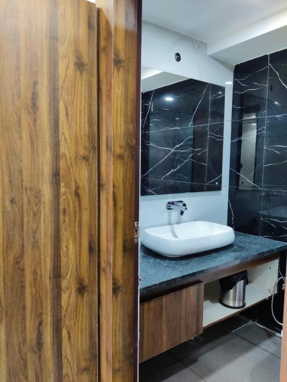 Hotel Maira Dehradun Bagian luar foto