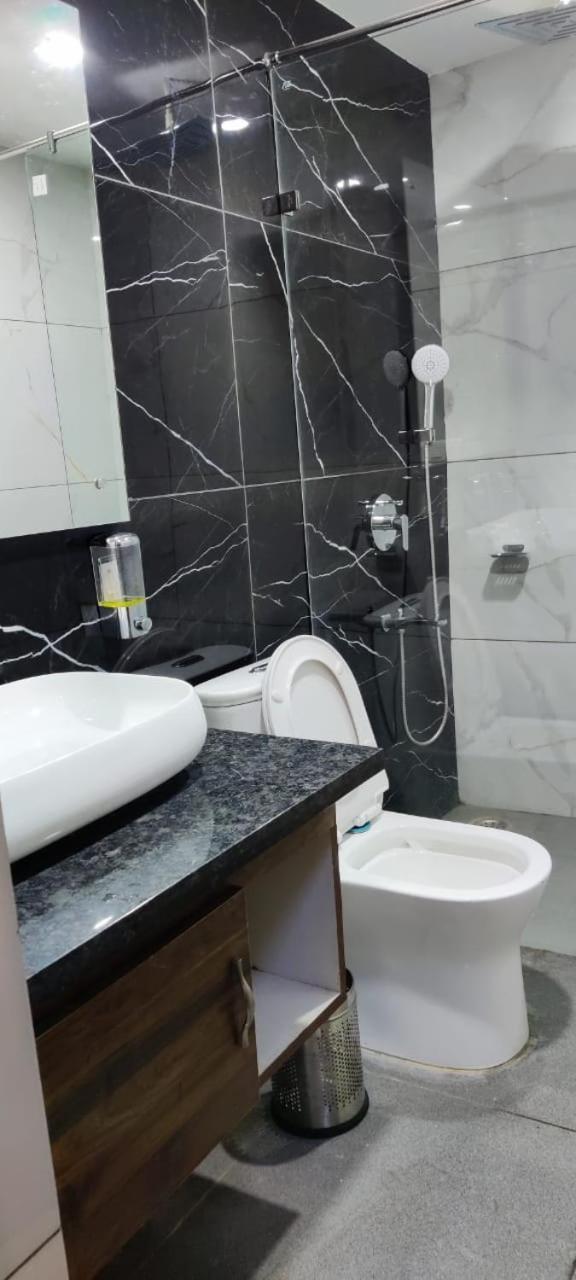 Hotel Maira Dehradun Bagian luar foto