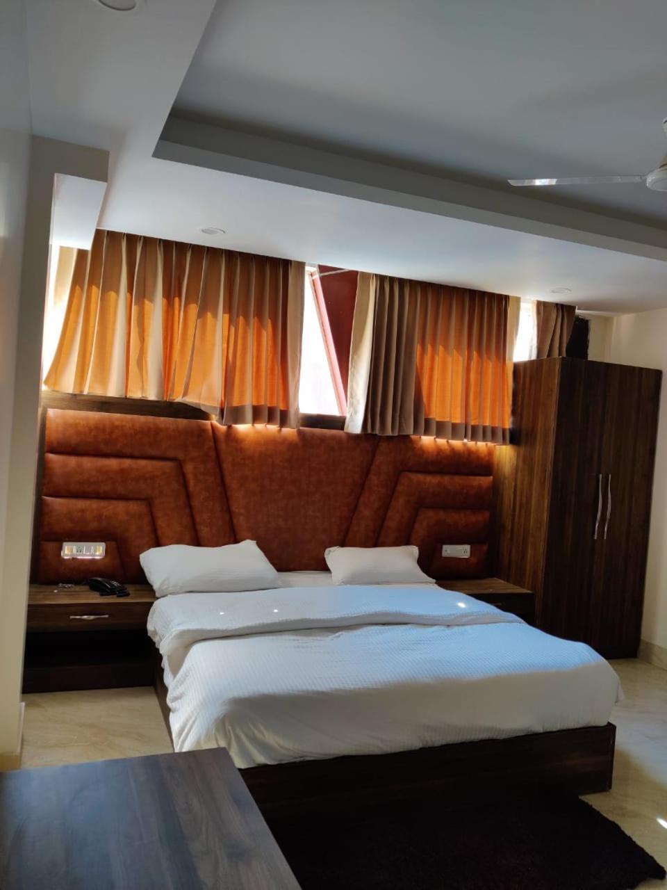 Hotel Maira Dehradun Bagian luar foto