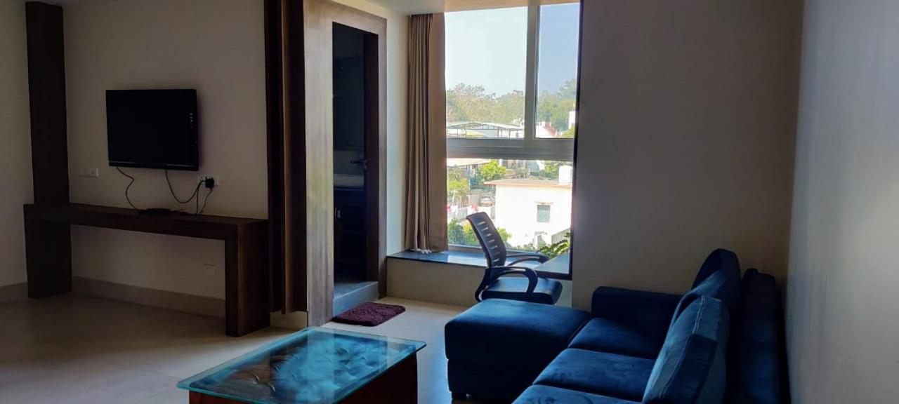 Hotel Maira Dehradun Bagian luar foto